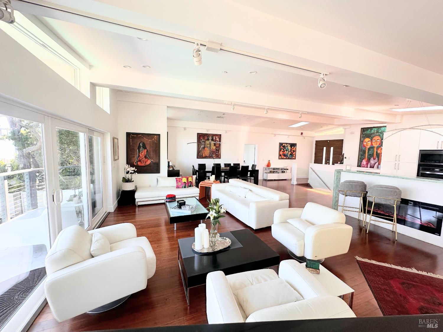 Detail Gallery Image 13 of 53 For 5148 E Paradise Dr, Corte Madera,  CA 94925 - 5 Beds | 5 Baths
