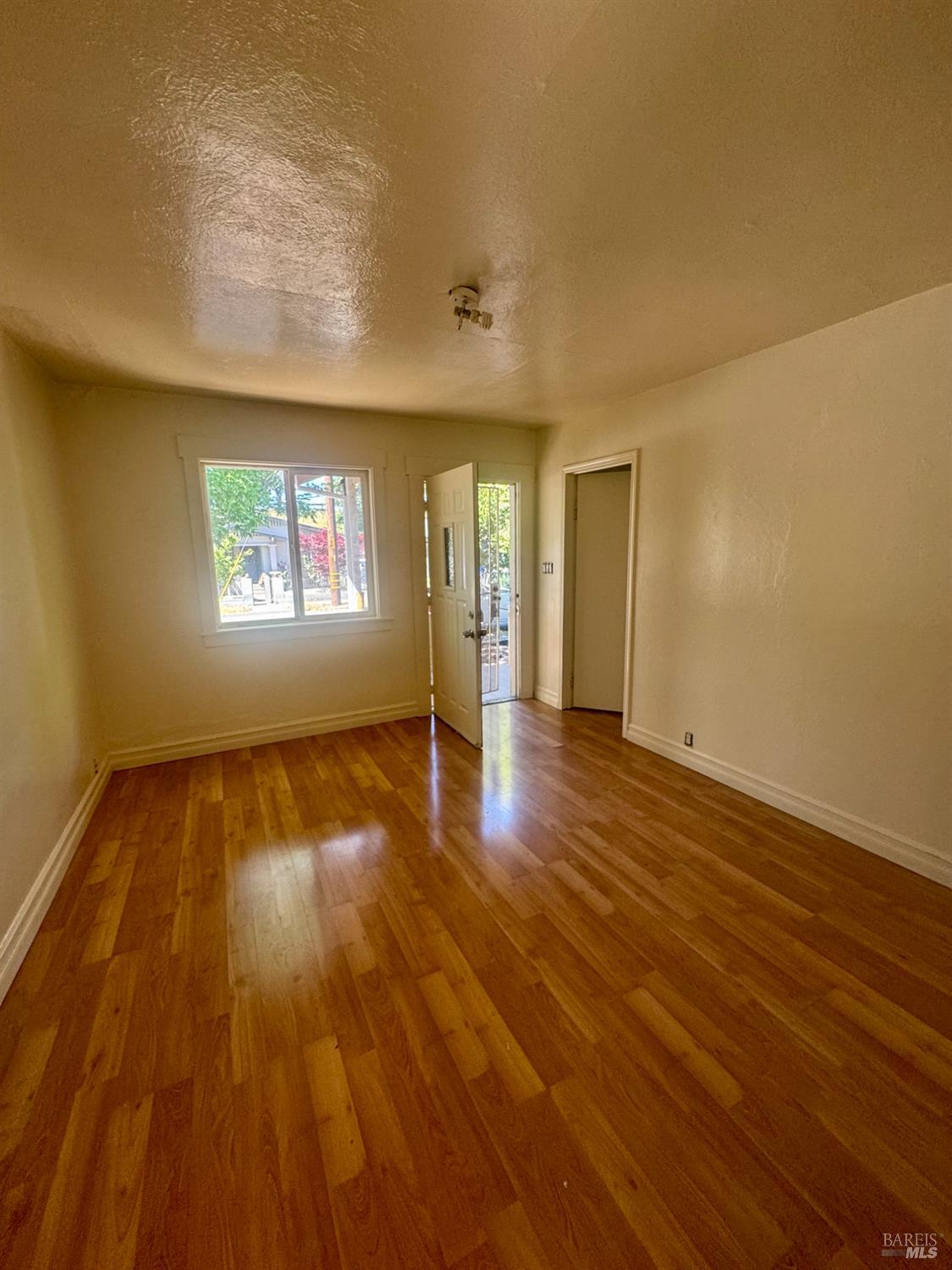 Detail Gallery Image 3 of 23 For 514 Earle St, Santa Rosa,  CA 95404 - 3 Beds | 2 Baths