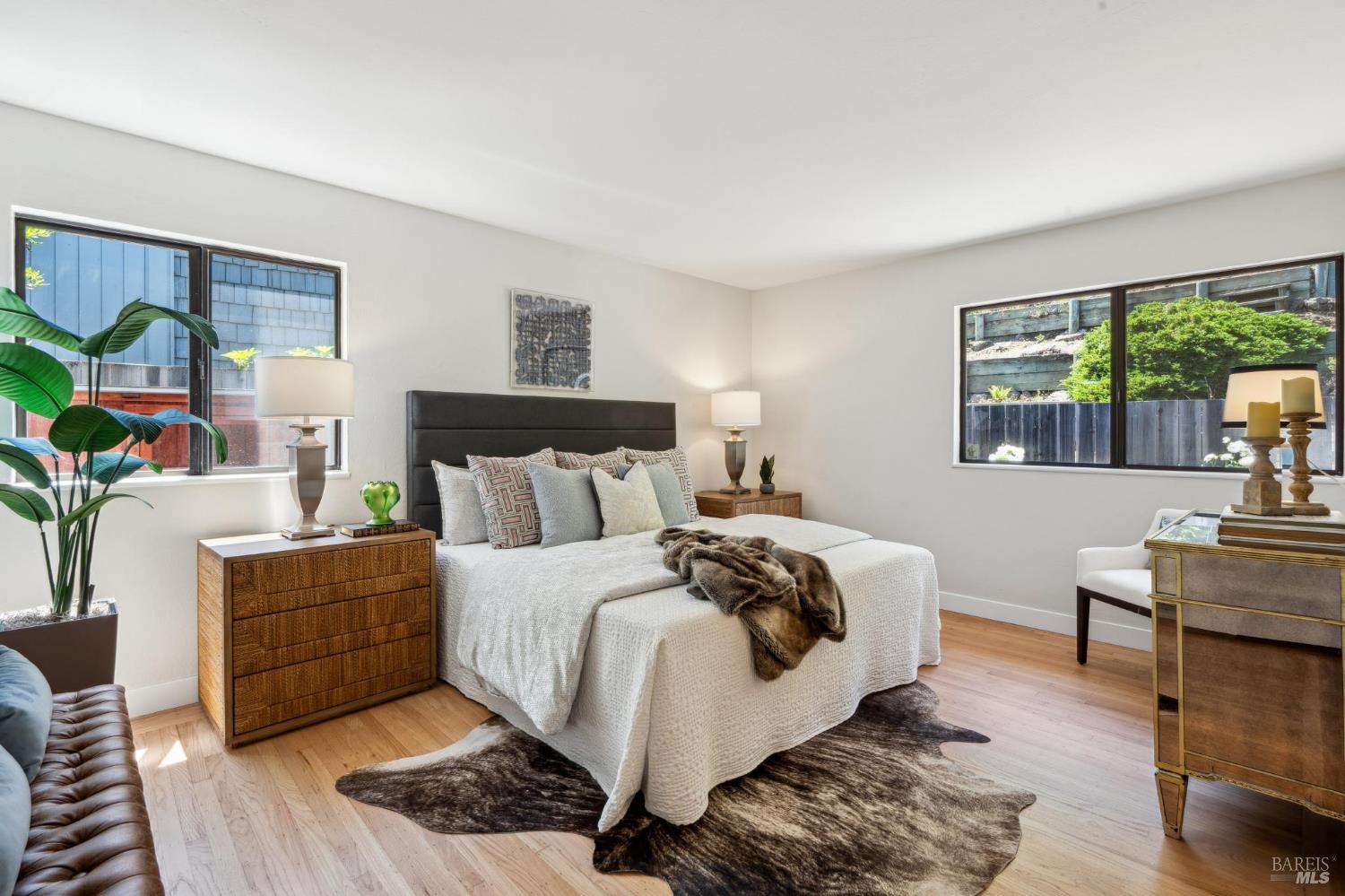 Detail Gallery Image 14 of 28 For 308 E Strawberry Dr, Mill Valley,  CA 94941 - 3 Beds | 2 Baths