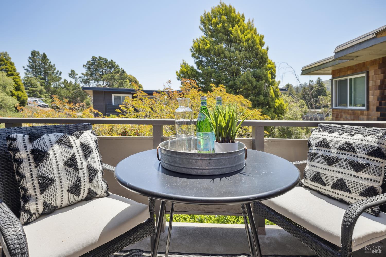 Detail Gallery Image 13 of 24 For 40 Redwood Ave, Corte Madera,  CA 94925 - 2 Beds | 2 Baths