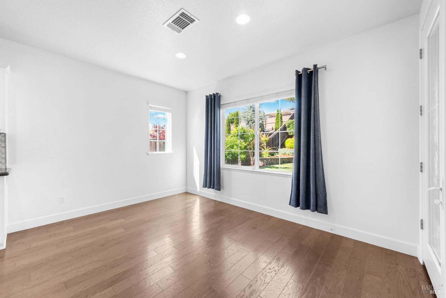 Detail Gallery Image 23 of 66 For 4012 Jade Crest Hill Way, Vacaville,  CA 95688 - 6 Beds | 4/1 Baths