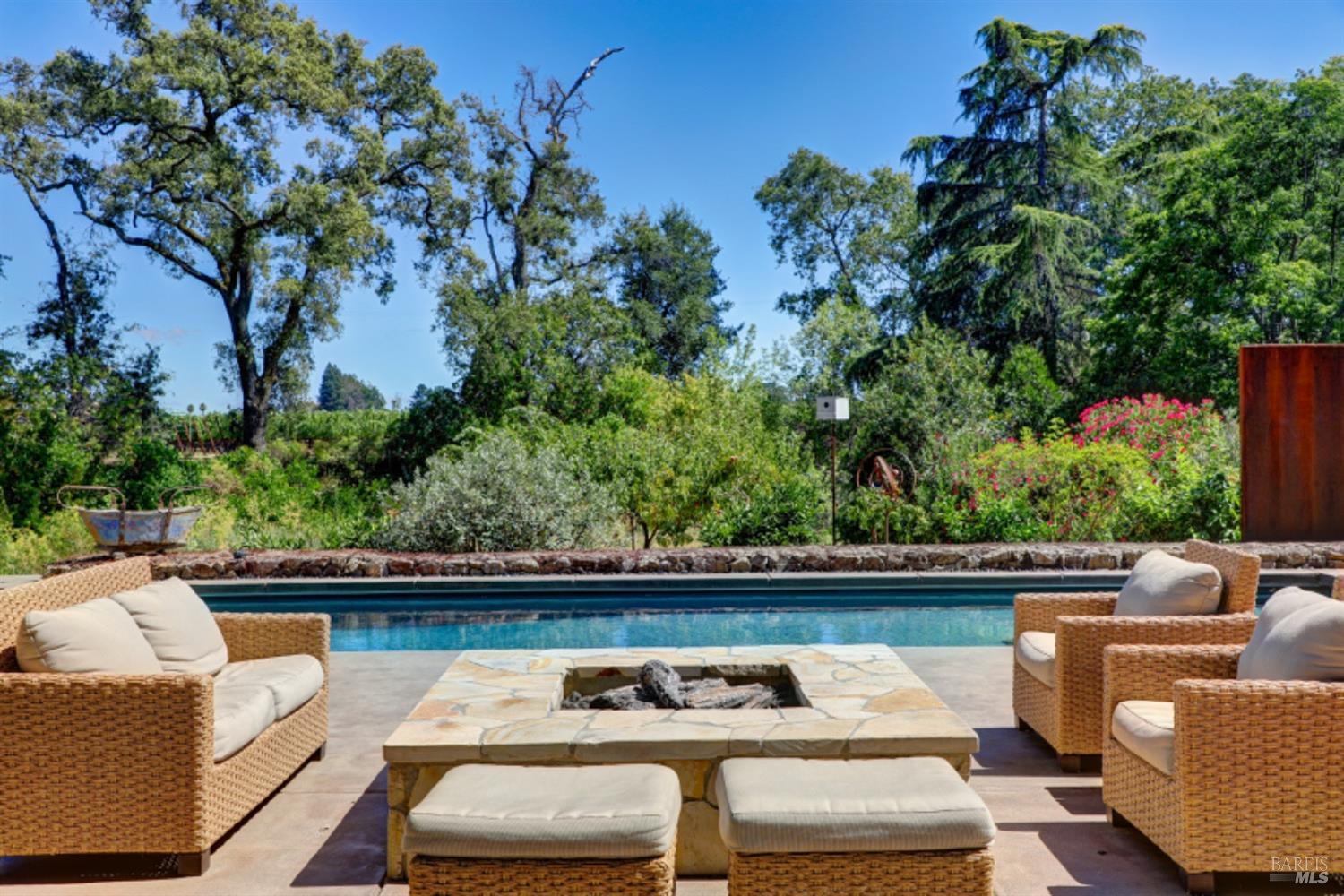 Detail Gallery Image 56 of 70 For 1067 Darms Ln, Napa,  CA 94558 - 5 Beds | 3 Baths
