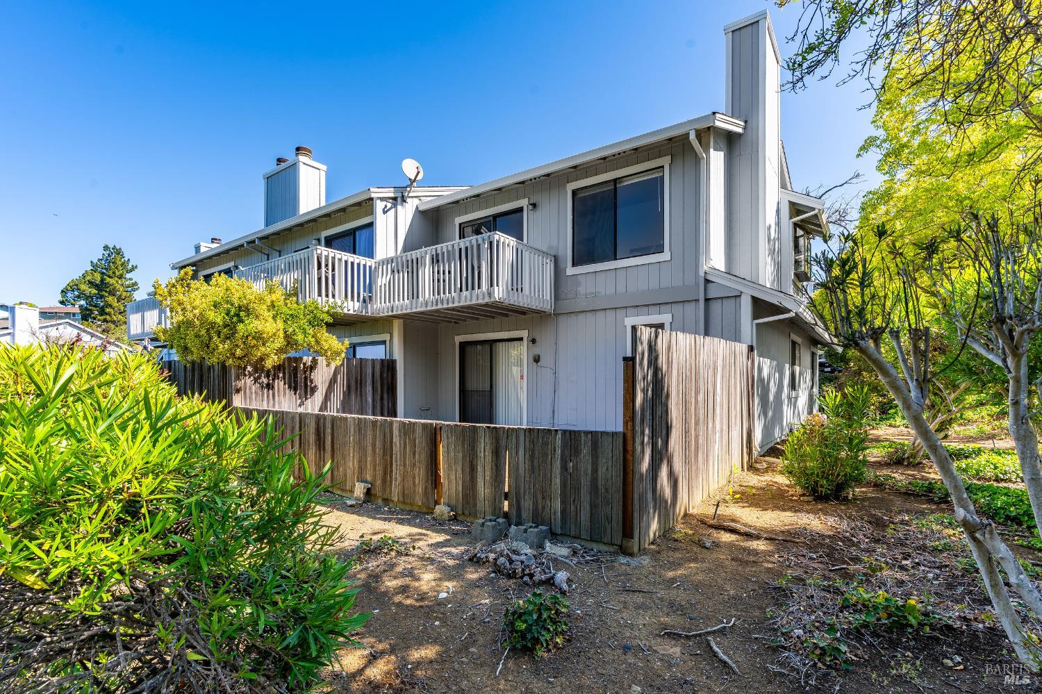 Detail Gallery Image 29 of 33 For 2000 Clearview Cir, Benicia,  CA 94510 - 3 Beds | 2/1 Baths