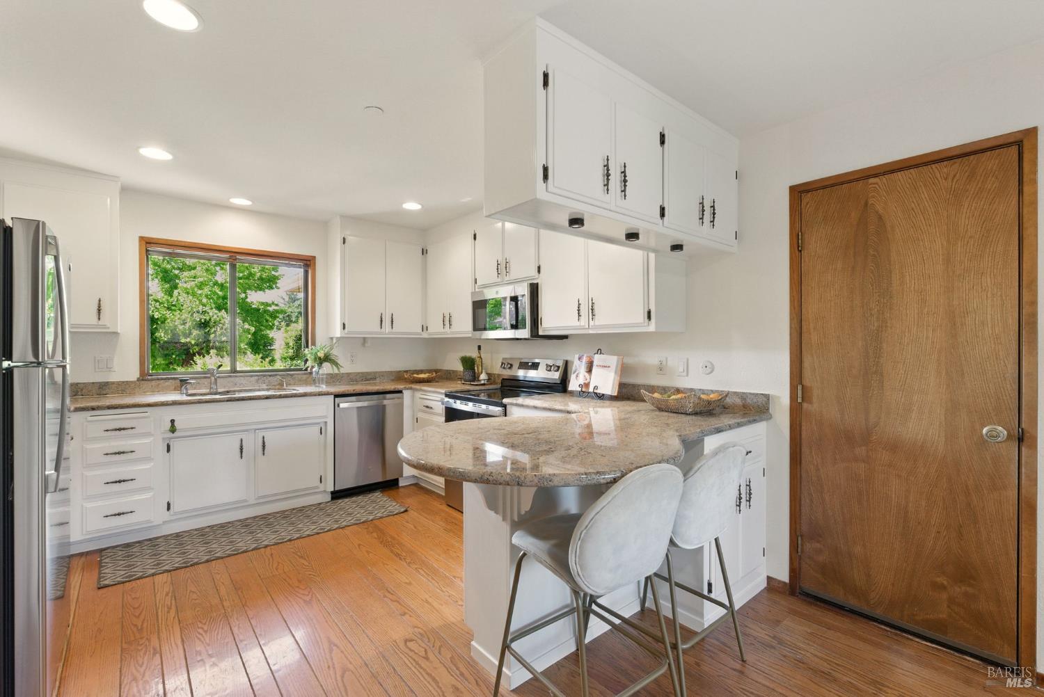 Detail Gallery Image 19 of 61 For 4620 Morris Ct, Santa Rosa,  CA 95405 - 4 Beds | 3 Baths