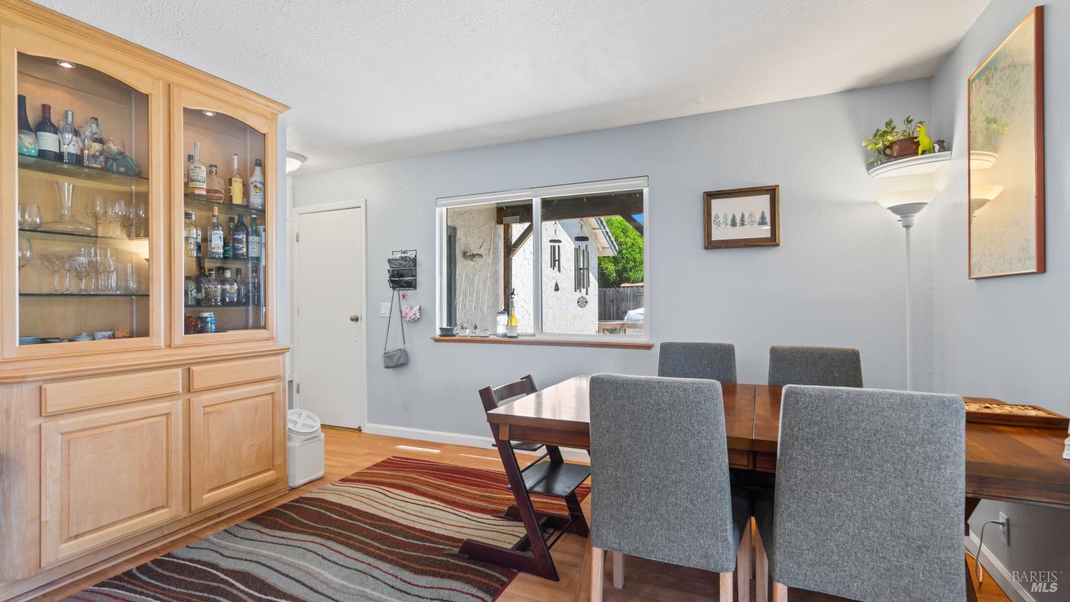 Detail Gallery Image 8 of 38 For 1192 Devonshire Dr, Vacaville,  CA 95687 - 4 Beds | 2/1 Baths