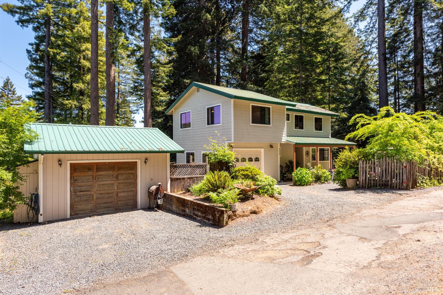 Detail Gallery Image 1 of 32 For 1 Mosswood Cir, Cazadero,  CA 95421 - 2 Beds | 2 Baths