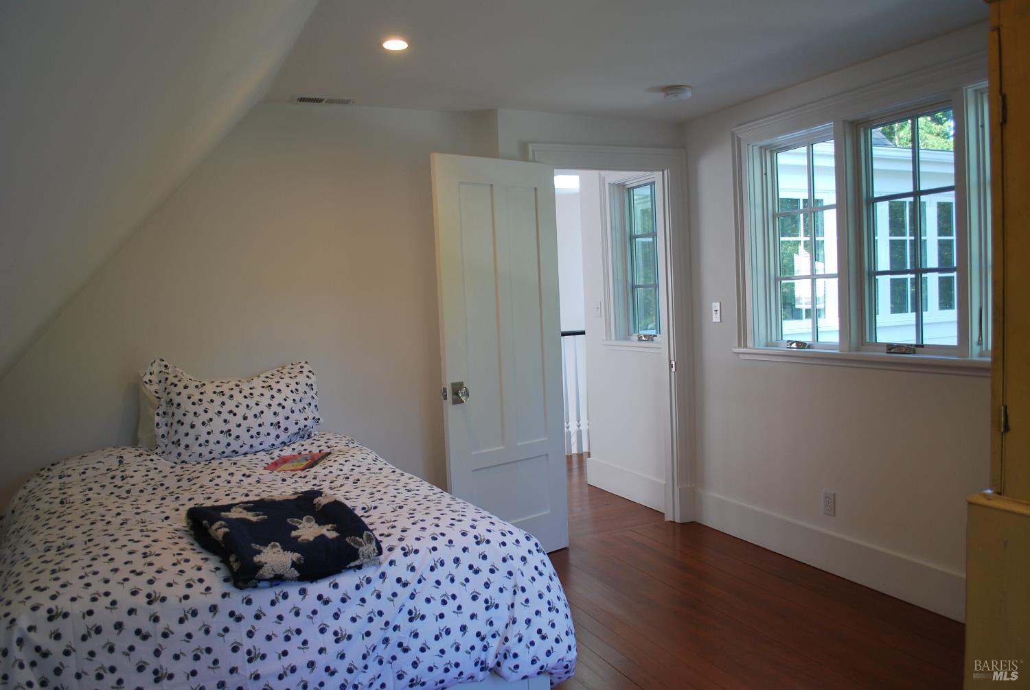 Detail Gallery Image 31 of 50 For 1801 Bodega Ave, Petaluma,  CA 94952 - 5 Beds | 2/1 Baths
