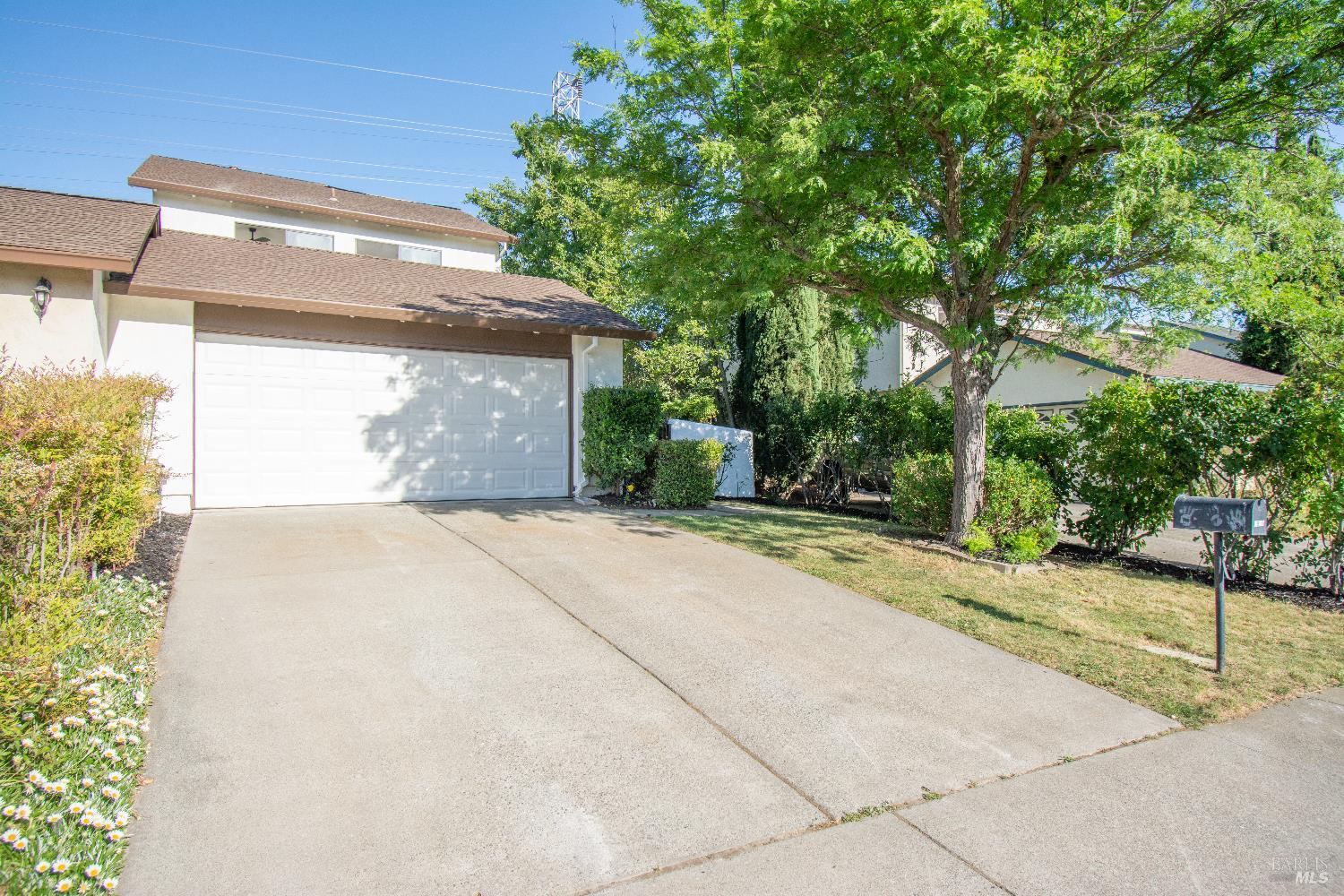 Detail Gallery Image 1 of 51 For 1986 Larchmont Cir, Fairfield,  CA 94534 - 3 Beds | 2/1 Baths