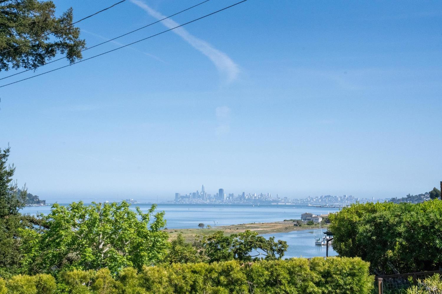 Detail Gallery Image 6 of 28 For 308 E Strawberry Dr, Mill Valley,  CA 94941 - 3 Beds | 2 Baths