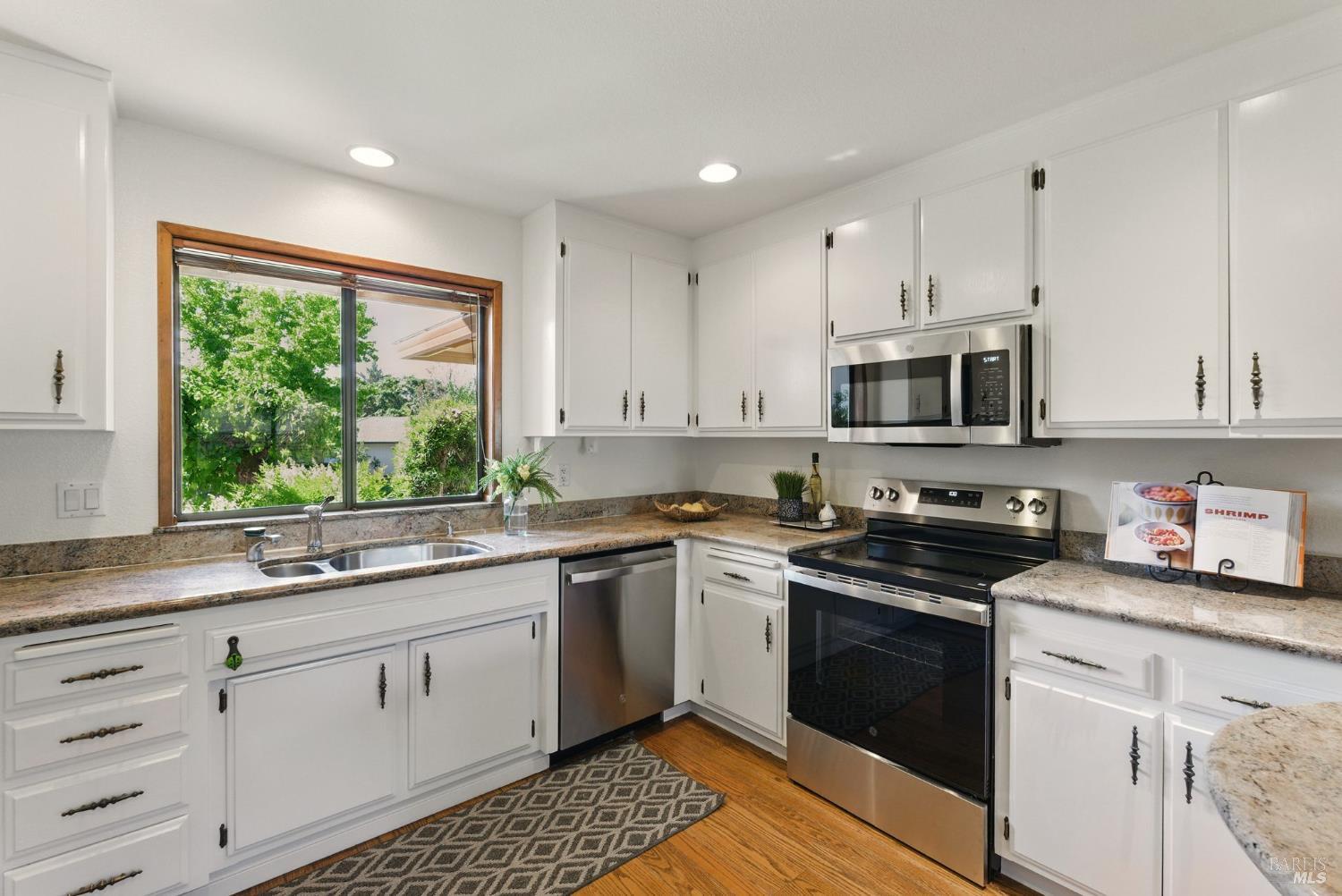 Detail Gallery Image 5 of 61 For 4620 Morris Ct, Santa Rosa,  CA 95405 - 4 Beds | 3 Baths