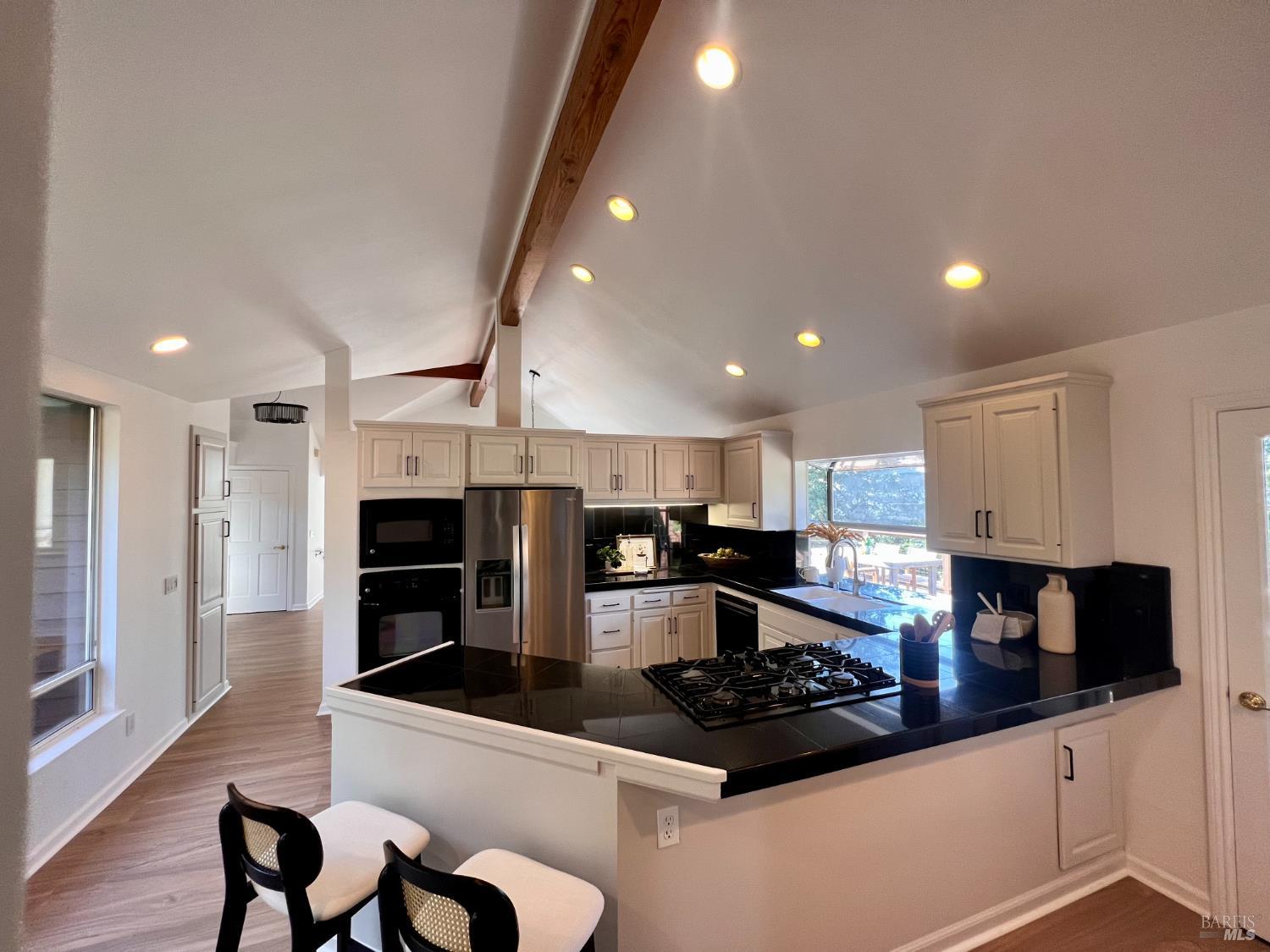 Detail Gallery Image 8 of 33 For 4383 Parker Hill Rd, Santa Rosa,  CA 95404 - 3 Beds | 3 Baths