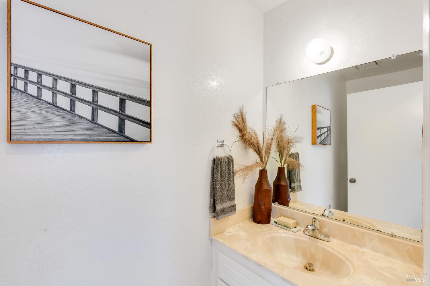 Detail Gallery Image 12 of 33 For 2000 Clearview Cir, Benicia,  CA 94510 - 3 Beds | 2/1 Baths