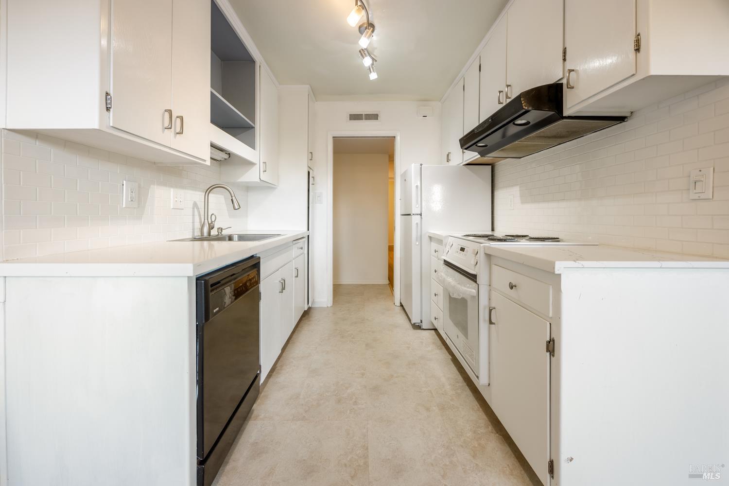 Detail Gallery Image 4 of 16 For 50 Sonoma St #3,  San Rafael,  CA 94901 - 1 Beds | 1 Baths