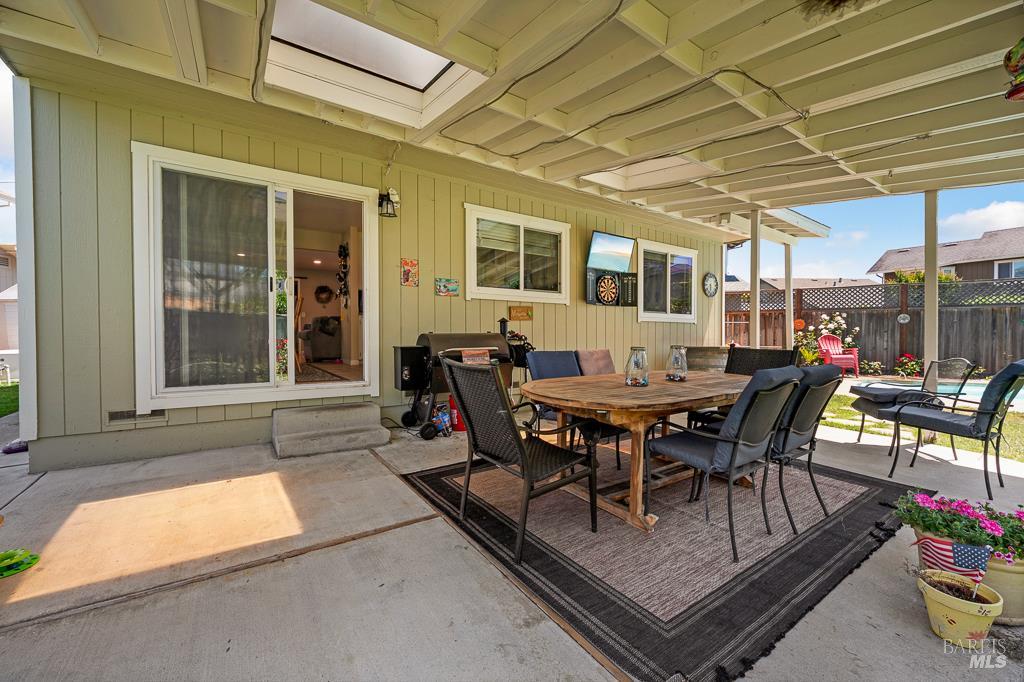 Detail Gallery Image 31 of 46 For 1405 Montana Pl, Rohnert Park,  CA 94928 - 4 Beds | 2/1 Baths