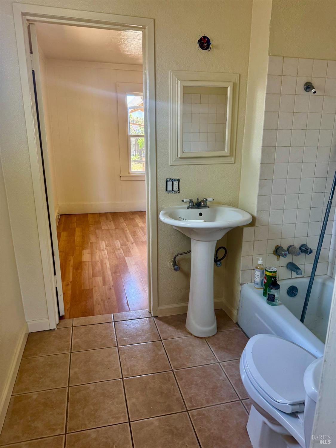 Detail Gallery Image 12 of 23 For 514 Earle St, Santa Rosa,  CA 95404 - 3 Beds | 2 Baths