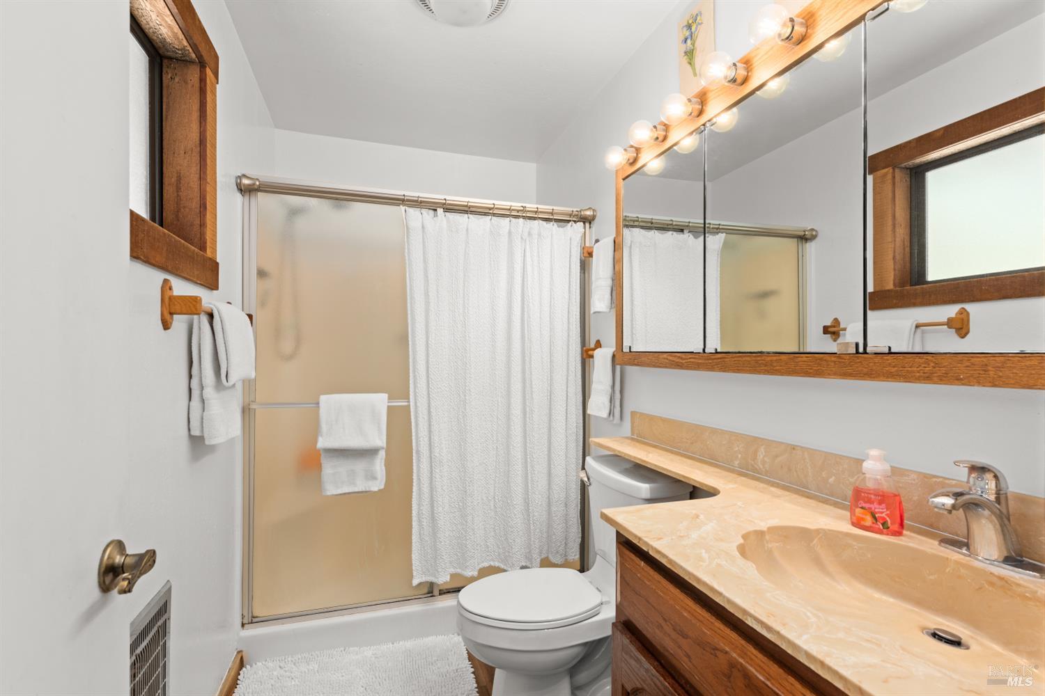 Detail Gallery Image 28 of 32 For 1 Mosswood Cir, Cazadero,  CA 95421 - 2 Beds | 2 Baths