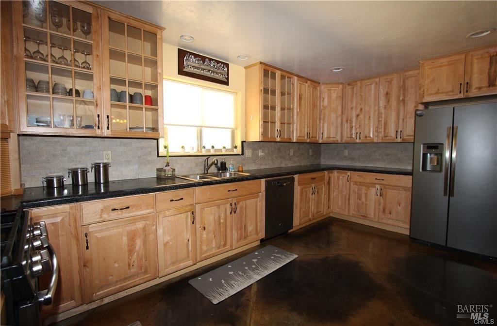 Detail Gallery Image 11 of 60 For 7497 Harrington Flat Rd, Kelseyville,  CA 95451 - 5 Beds | 3 Baths