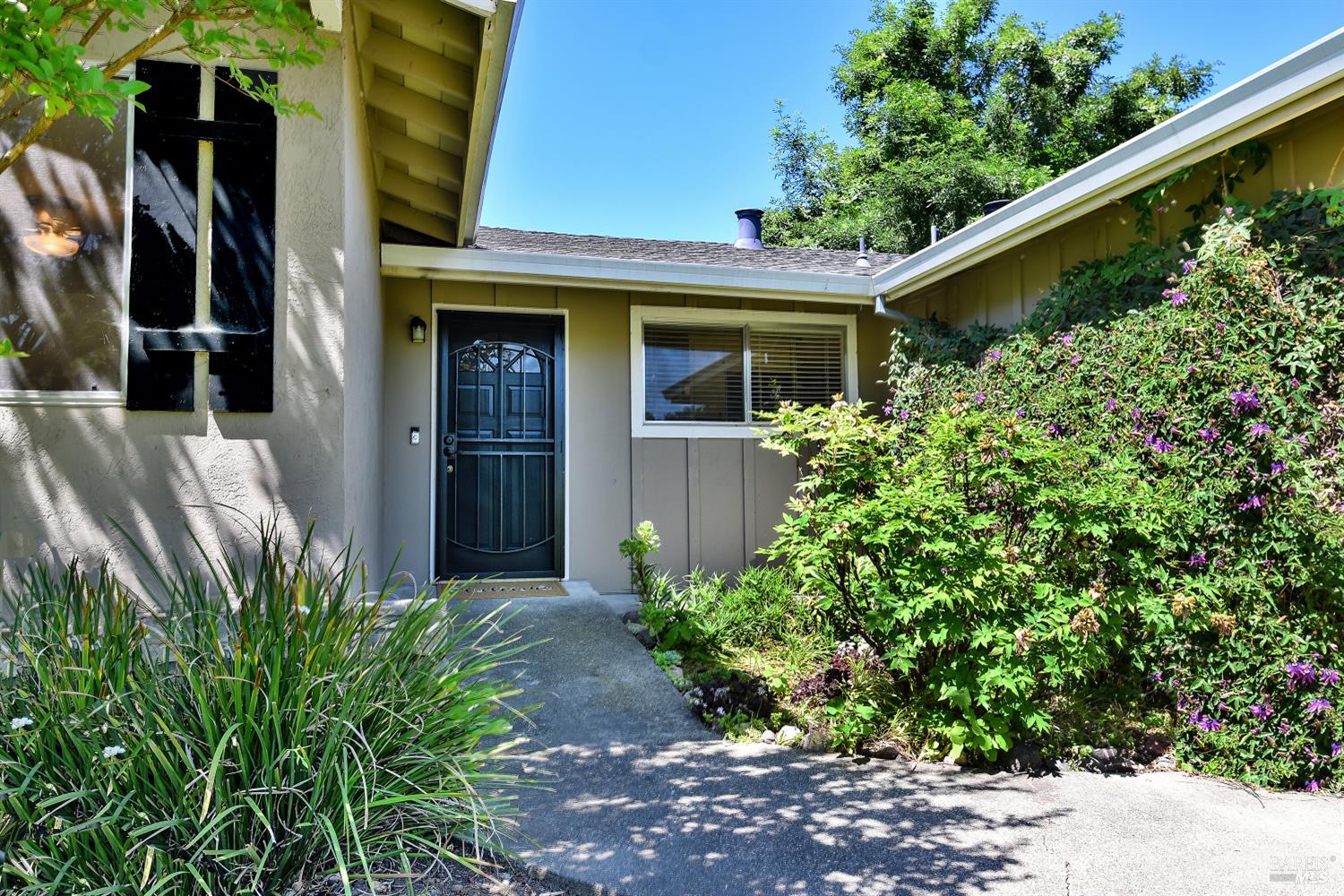 Detail Gallery Image 3 of 28 For 17884 San Carlos Dr, Sonoma,  CA 95476 - 4 Beds | 2 Baths
