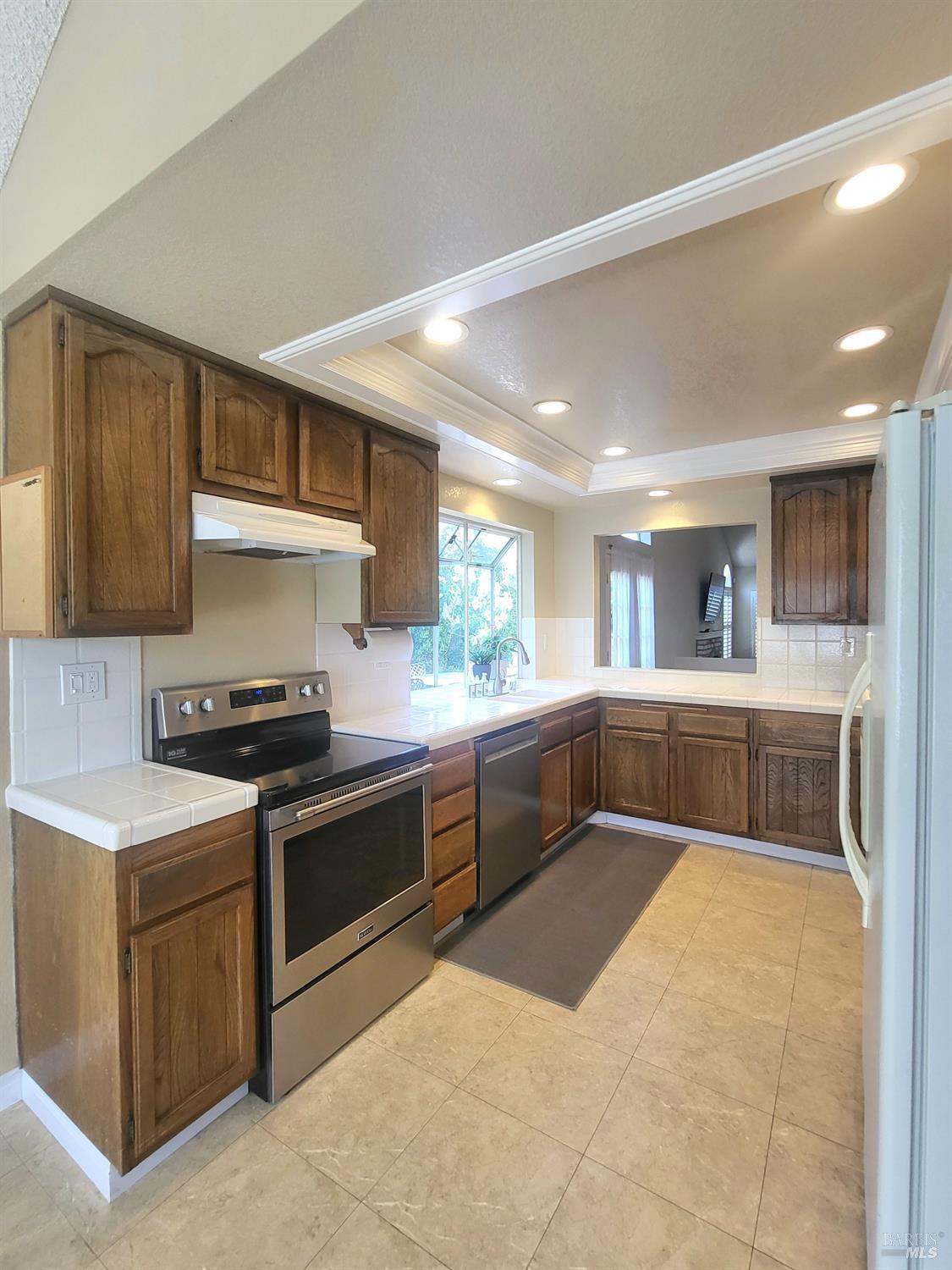 Detail Gallery Image 9 of 36 For 170 Moonraker Ct, Vallejo,  CA 94590 - 3 Beds | 2 Baths