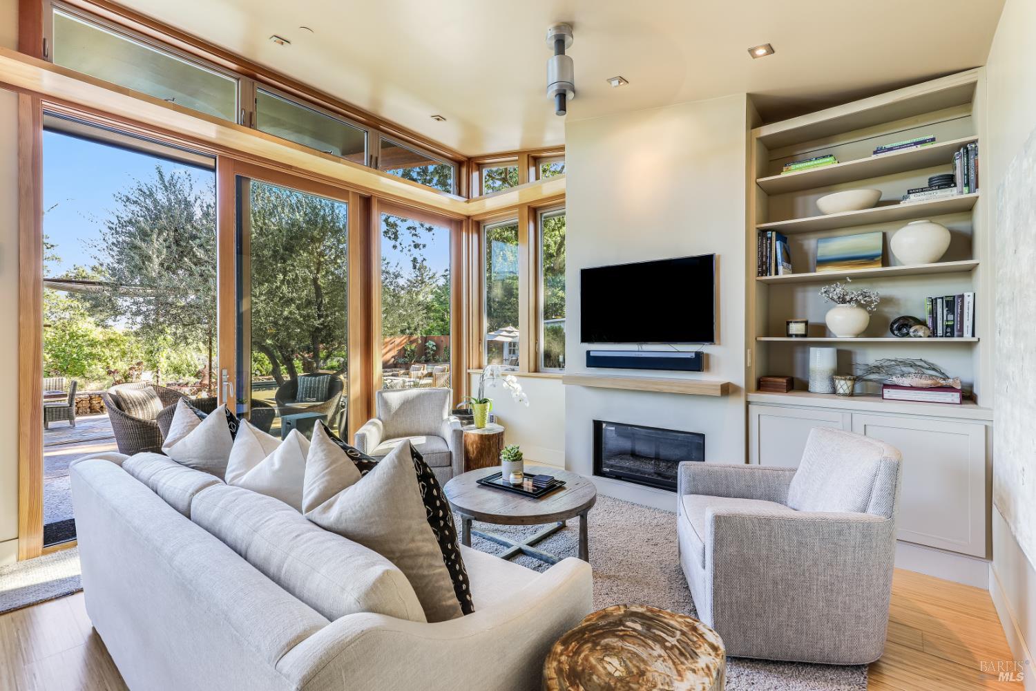 Detail Gallery Image 18 of 70 For 1067 Darms Ln, Napa,  CA 94558 - 5 Beds | 3 Baths