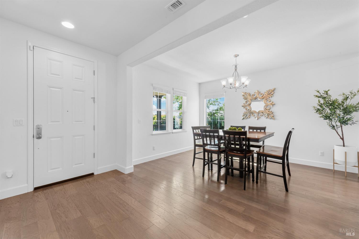 Detail Gallery Image 12 of 66 For 4012 Jade Crest Hill Way, Vacaville,  CA 95688 - 6 Beds | 4/1 Baths