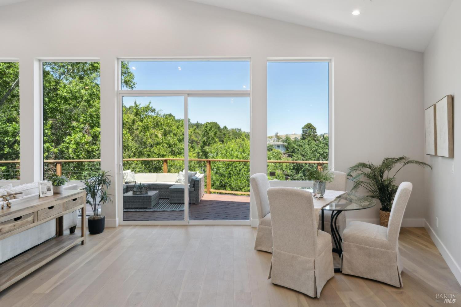 Detail Gallery Image 10 of 56 For 745 Redwood Rd, San Anselmo,  CA 94960 - 4 Beds | 3/1 Baths