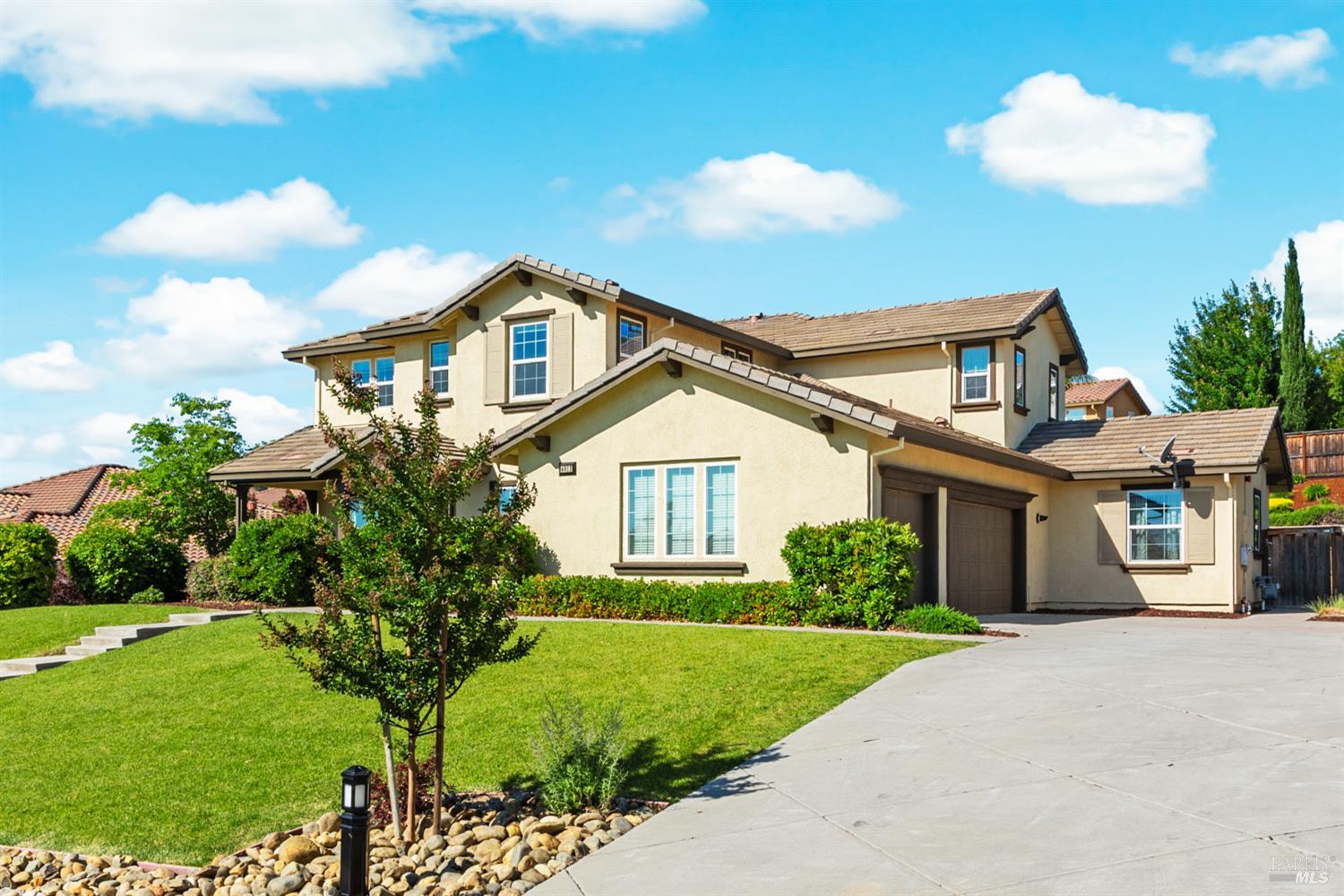 Detail Gallery Image 4 of 66 For 4012 Jade Crest Hill Way, Vacaville,  CA 95688 - 6 Beds | 4/1 Baths