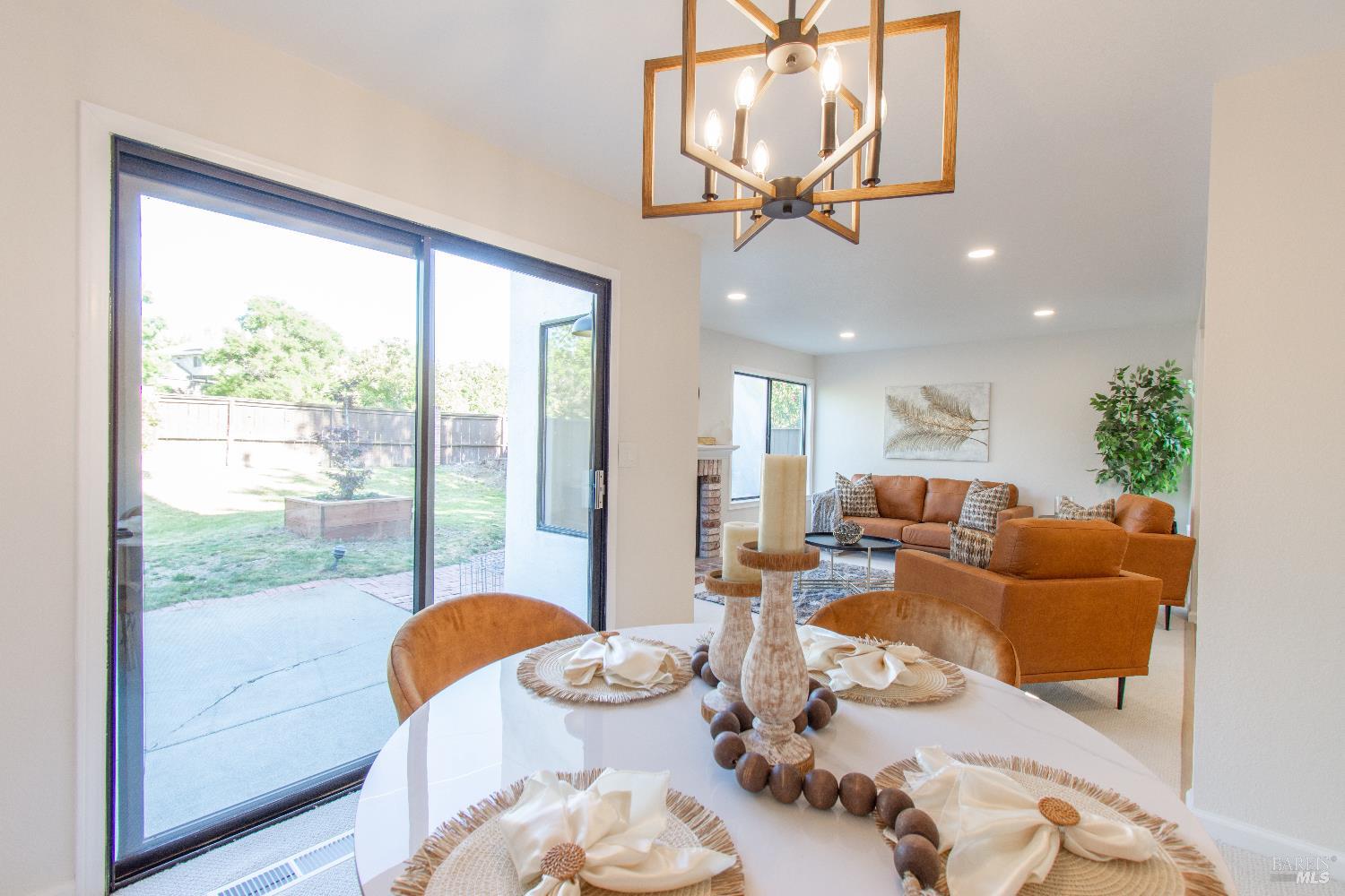 Detail Gallery Image 9 of 51 For 1986 Larchmont Cir, Fairfield,  CA 94534 - 3 Beds | 2/1 Baths