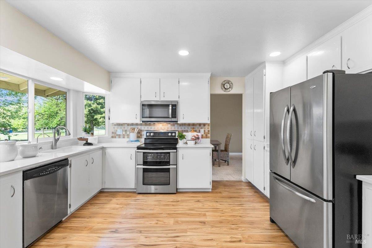 Detail Gallery Image 16 of 56 For 1503 Galaxy Ct, Rohnert Park,  CA 94928 - 4 Beds | 2/1 Baths