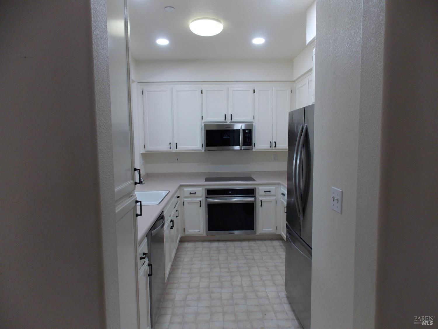 Detail Gallery Image 14 of 36 For 834 Glen Miller Dr, Windsor,  CA 95492 - 2 Beds | 2 Baths