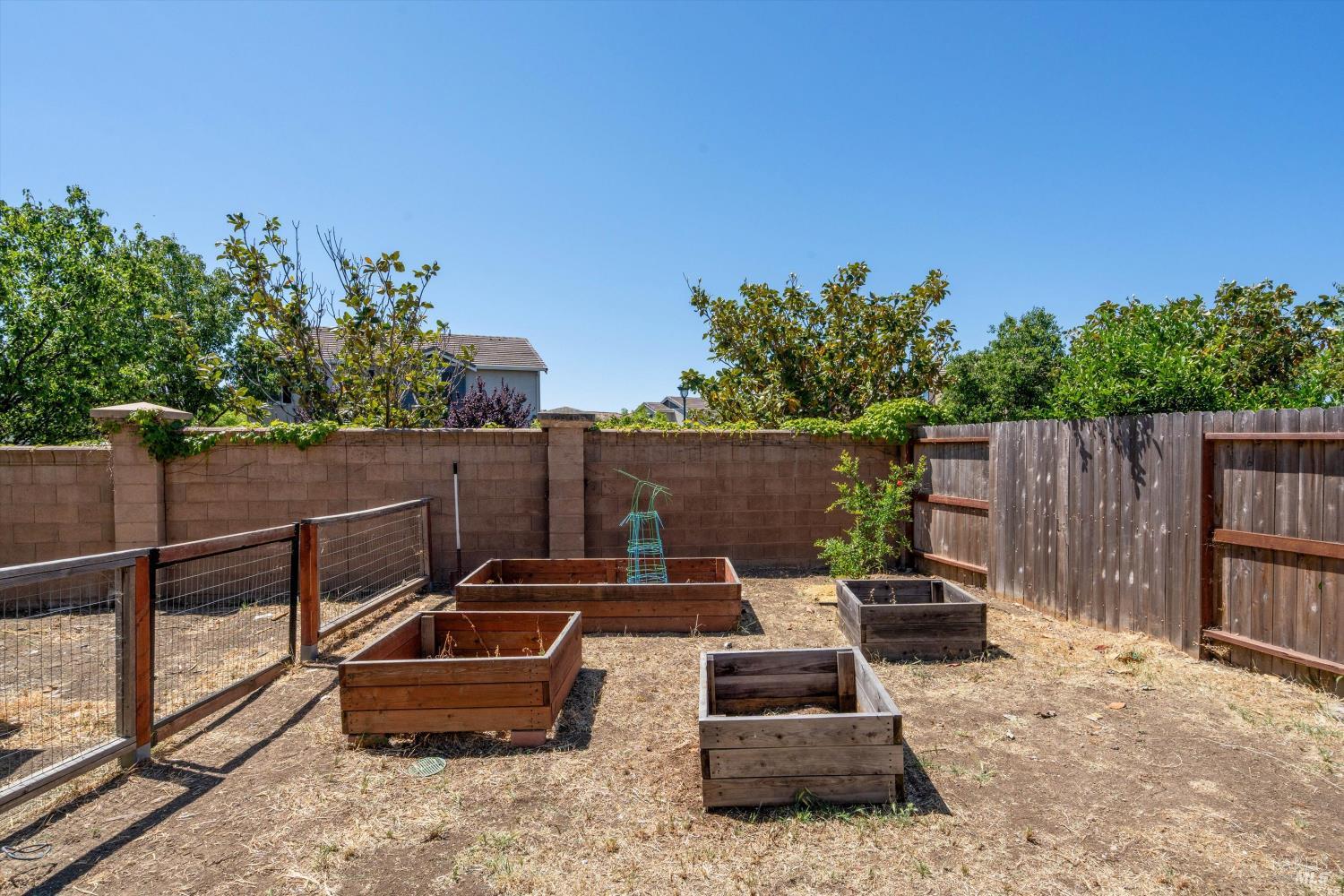 Detail Gallery Image 29 of 31 For 236 Cogburn Way, Vacaville,  CA 95687 - 5 Beds | 2/1 Baths