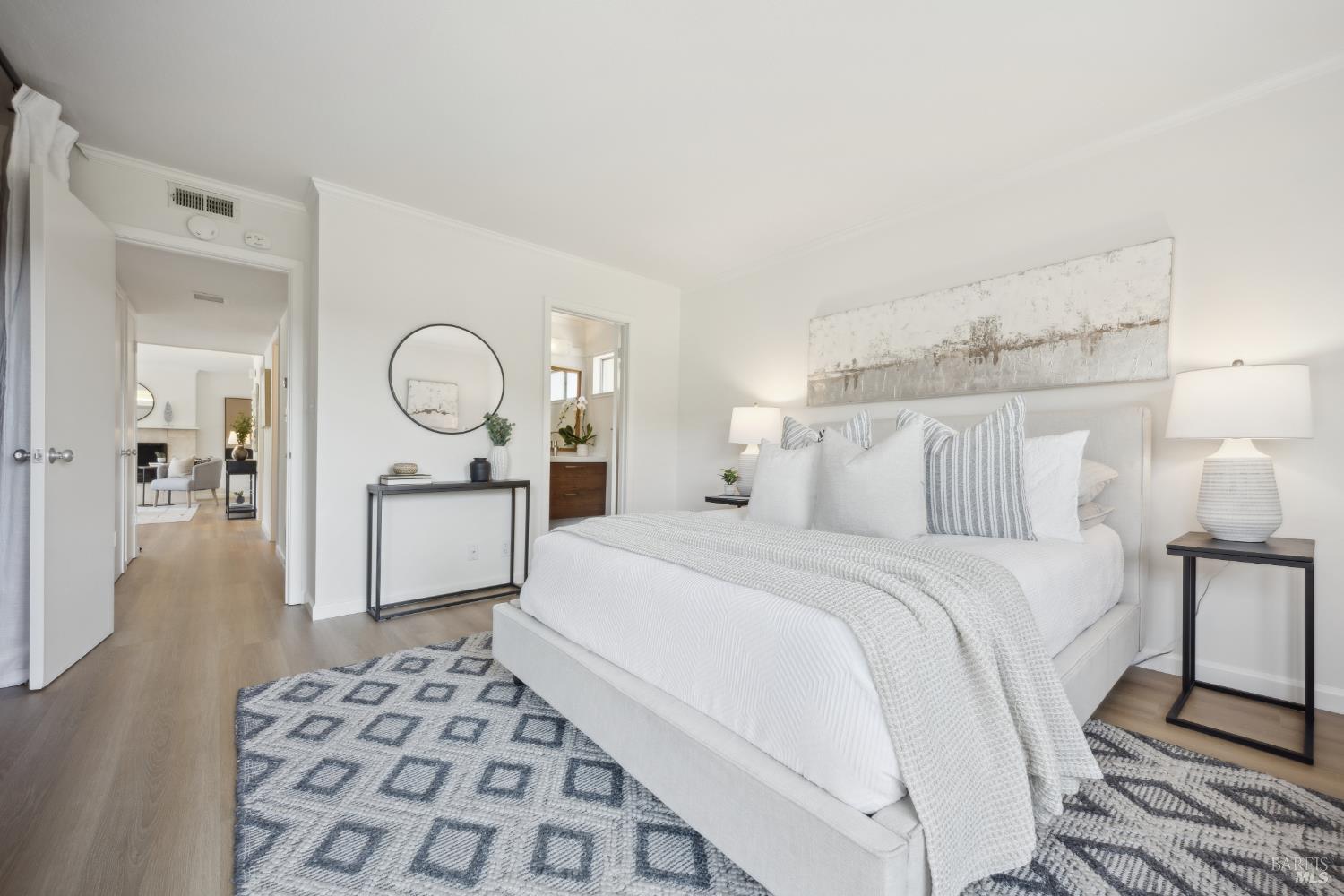 Detail Gallery Image 7 of 24 For 40 Redwood Ave, Corte Madera,  CA 94925 - 2 Beds | 2 Baths
