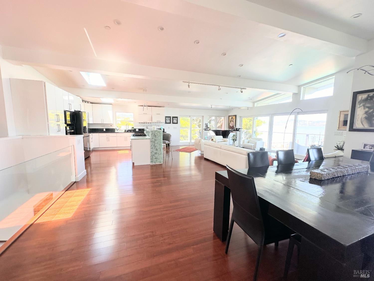 Detail Gallery Image 10 of 53 For 5148 E Paradise Dr, Corte Madera,  CA 94925 - 5 Beds | 5 Baths