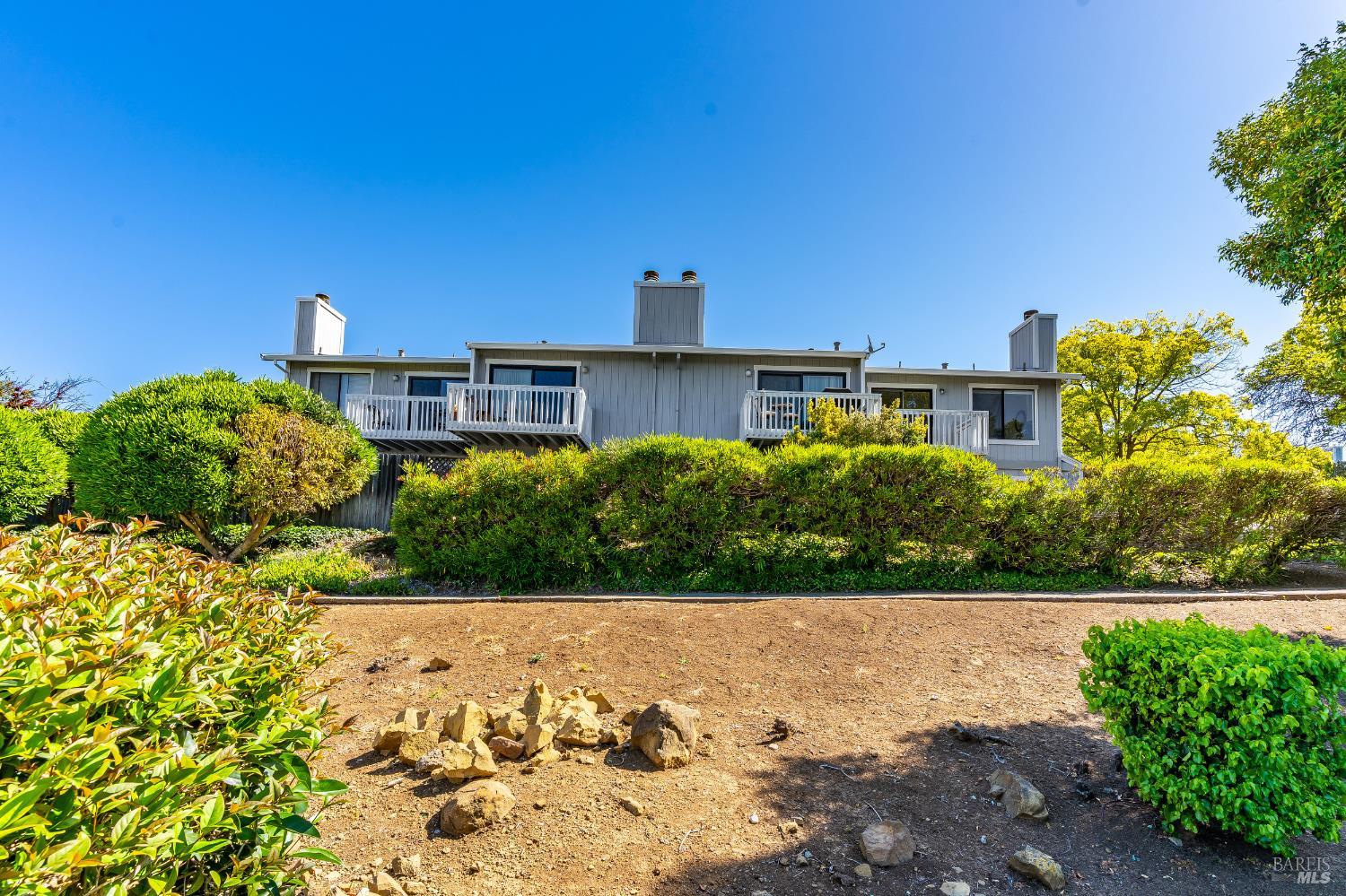 Detail Gallery Image 30 of 33 For 2000 Clearview Cir, Benicia,  CA 94510 - 3 Beds | 2/1 Baths