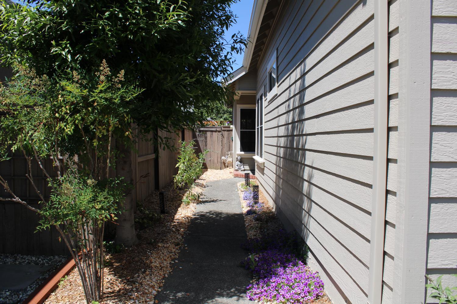 Detail Gallery Image 5 of 36 For 834 Glen Miller Dr, Windsor,  CA 95492 - 2 Beds | 2 Baths