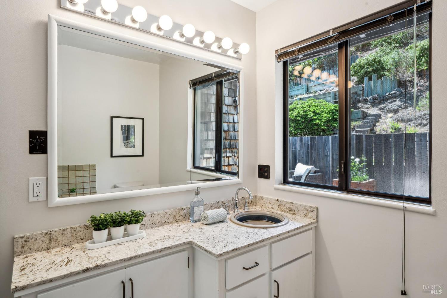Detail Gallery Image 18 of 28 For 308 E Strawberry Dr, Mill Valley,  CA 94941 - 3 Beds | 2 Baths