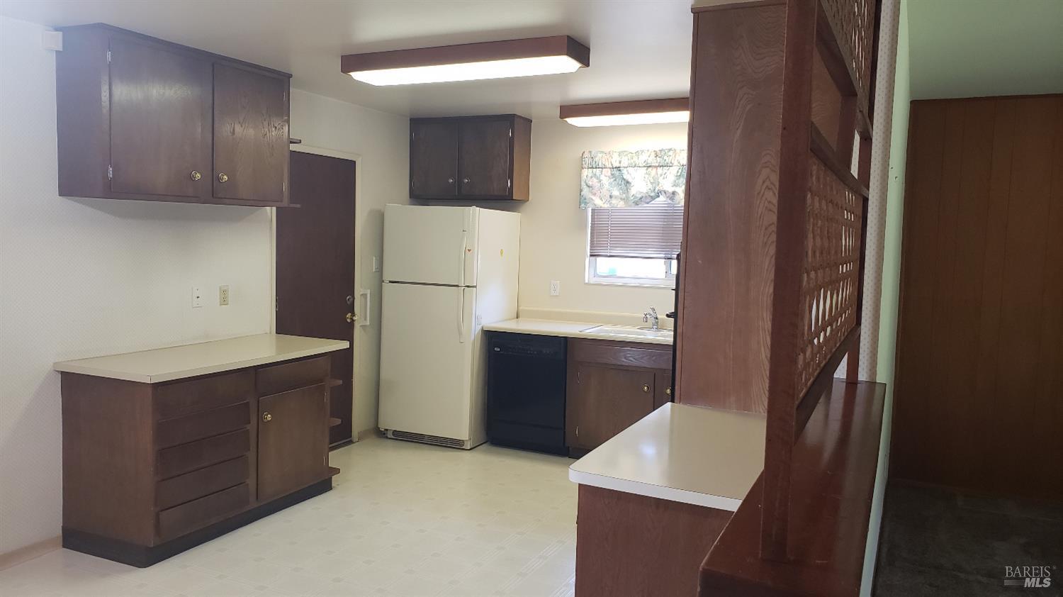 Detail Gallery Image 5 of 14 For 120 Heather Dr, Santa Rosa,  CA 95401 - 3 Beds | 2 Baths