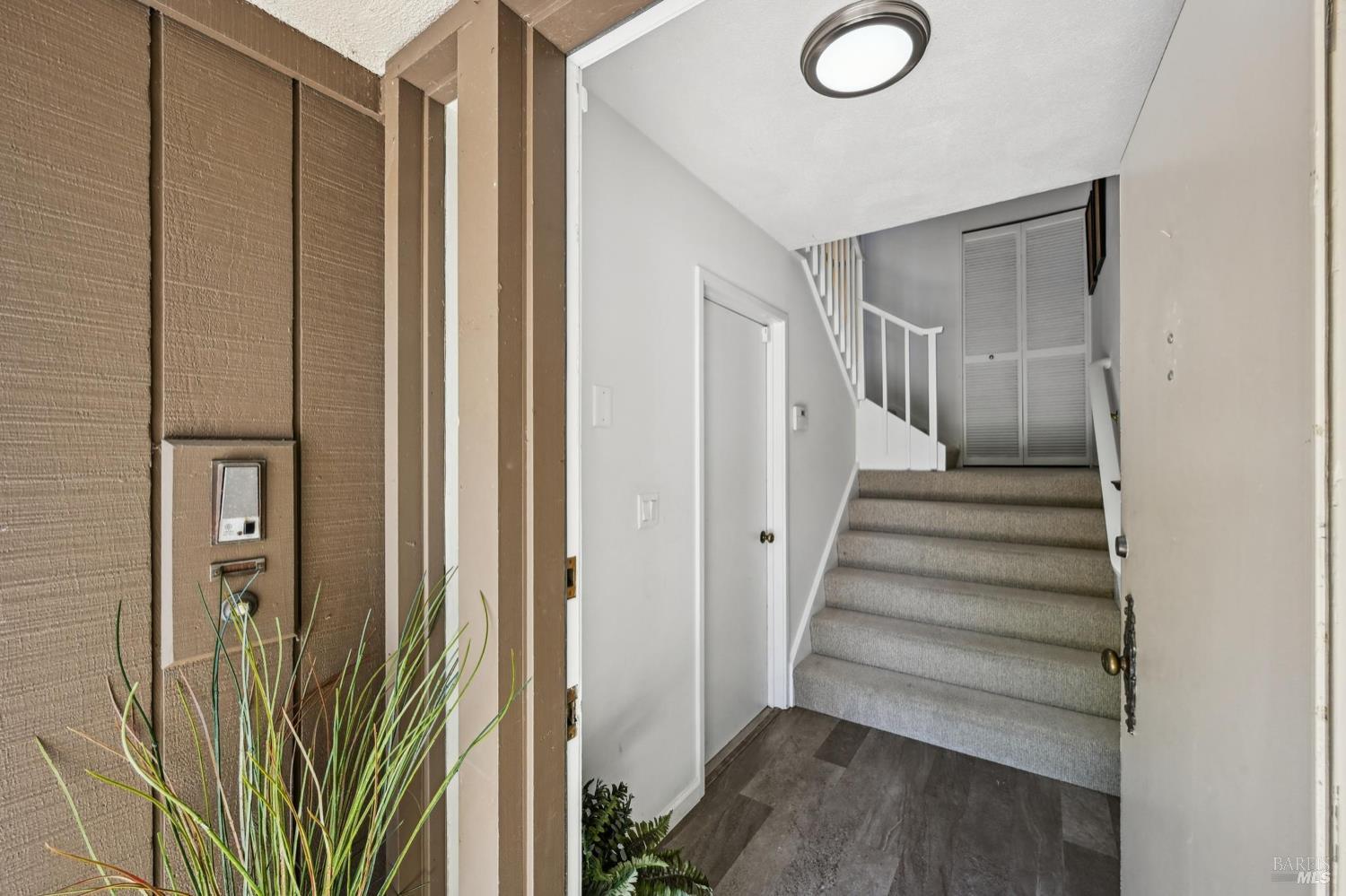 Detail Gallery Image 4 of 54 For 239 Knollwood Dr, San Rafael,  CA 94901 - 2 Beds | 2/1 Baths
