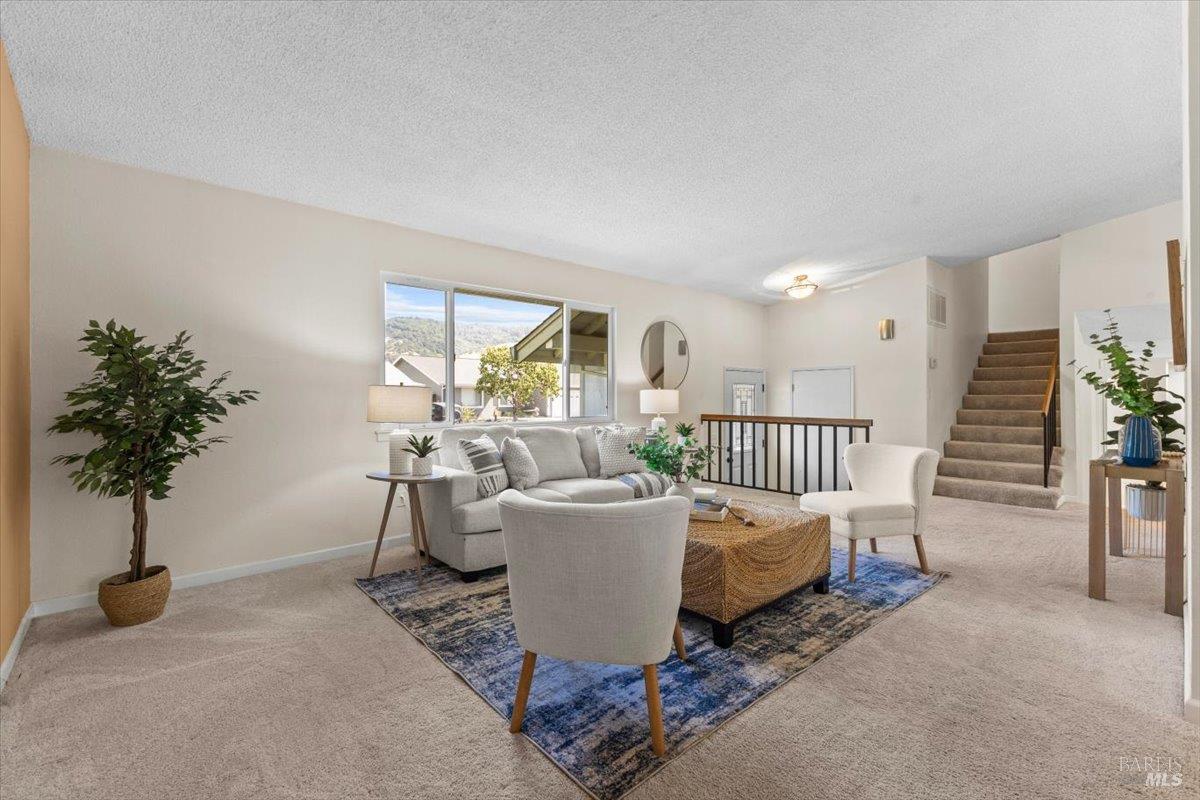 Detail Gallery Image 8 of 56 For 1503 Galaxy Ct, Rohnert Park,  CA 94928 - 4 Beds | 2/1 Baths