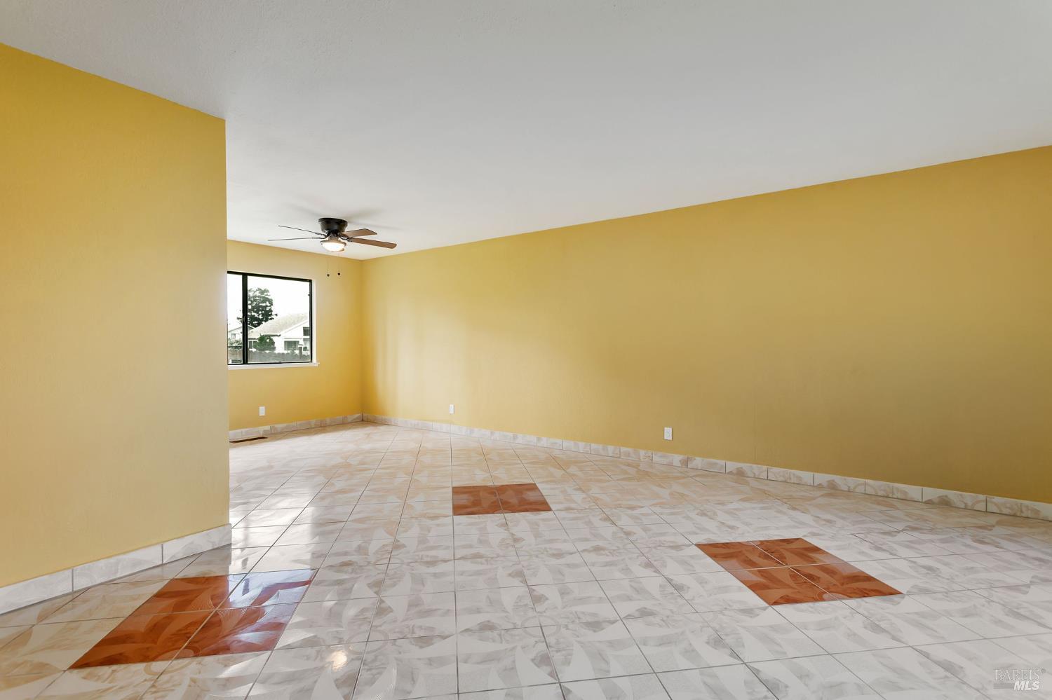 Detail Gallery Image 6 of 46 For 1001 Suffolk Way, Fairfield,  CA 94533 - 5 Beds | 3 Baths