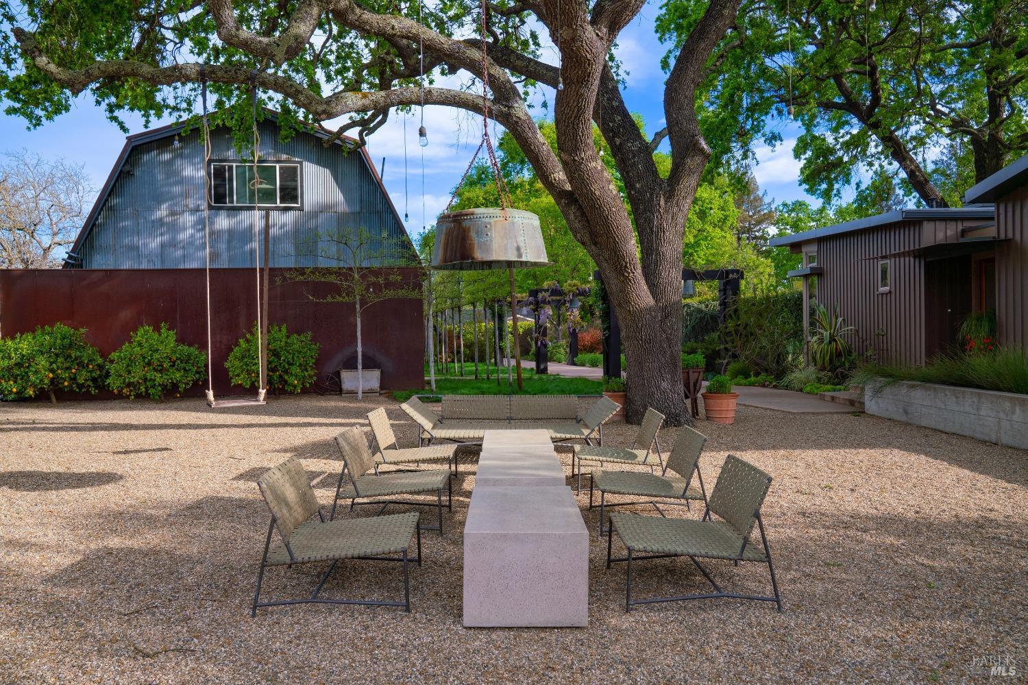 Detail Gallery Image 10 of 70 For 1067 Darms Ln, Napa,  CA 94558 - 5 Beds | 3 Baths