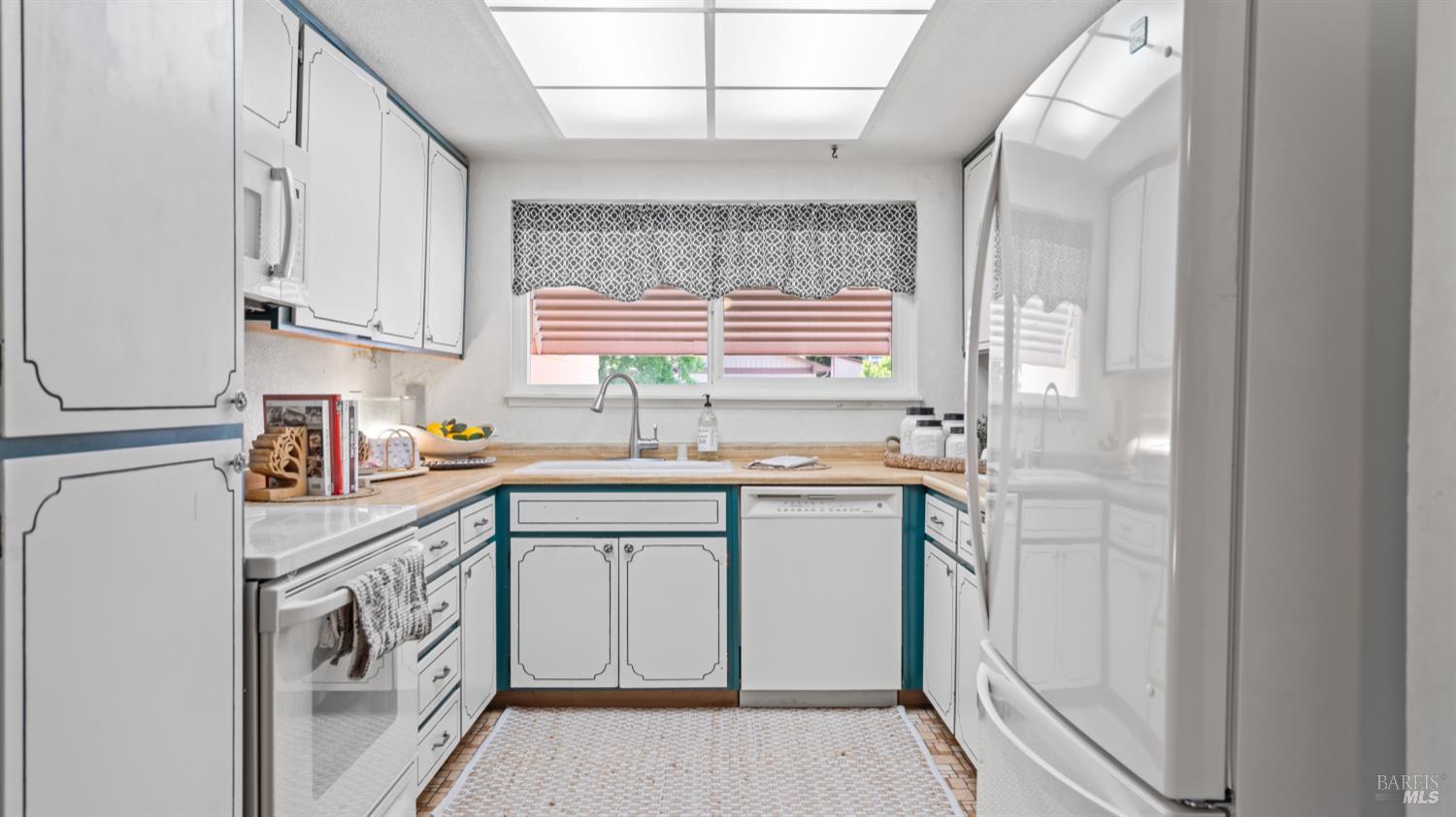 Detail Gallery Image 10 of 41 For 155 Midvale Dr, Vacaville,  CA 95687 - 4 Beds | 2 Baths
