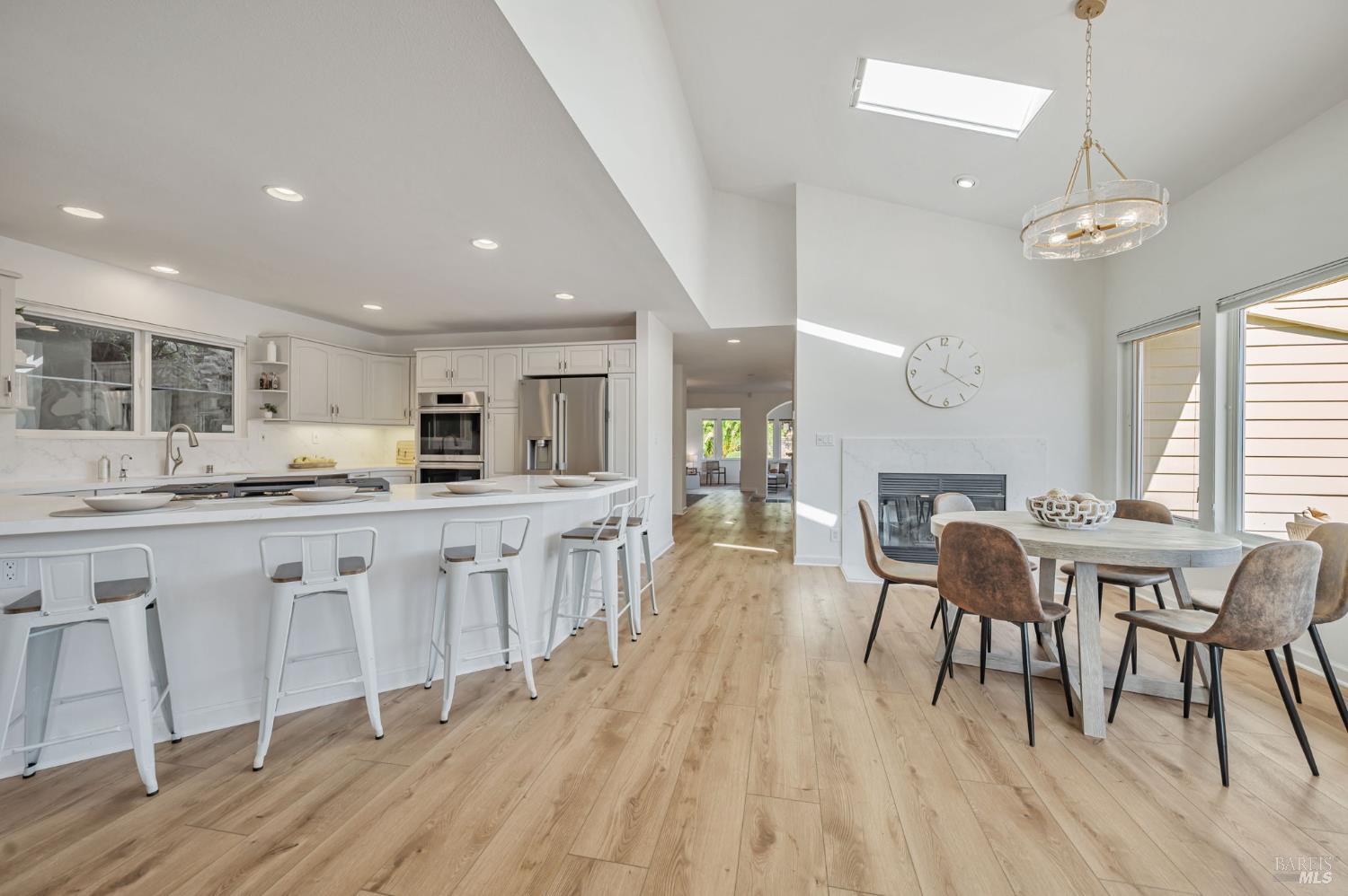 Detail Gallery Image 12 of 60 For 55 Tamalpais Rd, Kentfield,  CA 94904 - 4 Beds | 4 Baths