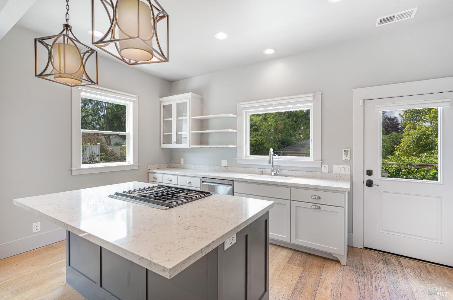 Detail Gallery Image 11 of 38 For 753 Humboldt St, Santa Rosa,  CA 95404 - 5 Beds | 3 Baths