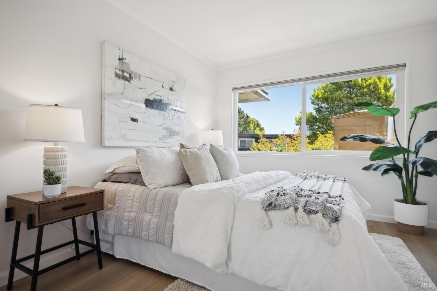 Detail Gallery Image 8 of 24 For 40 Redwood Ave, Corte Madera,  CA 94925 - 2 Beds | 2 Baths