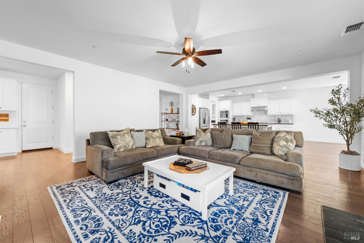 Detail Gallery Image 27 of 66 For 4012 Jade Crest Hill Way, Vacaville,  CA 95688 - 6 Beds | 4/1 Baths