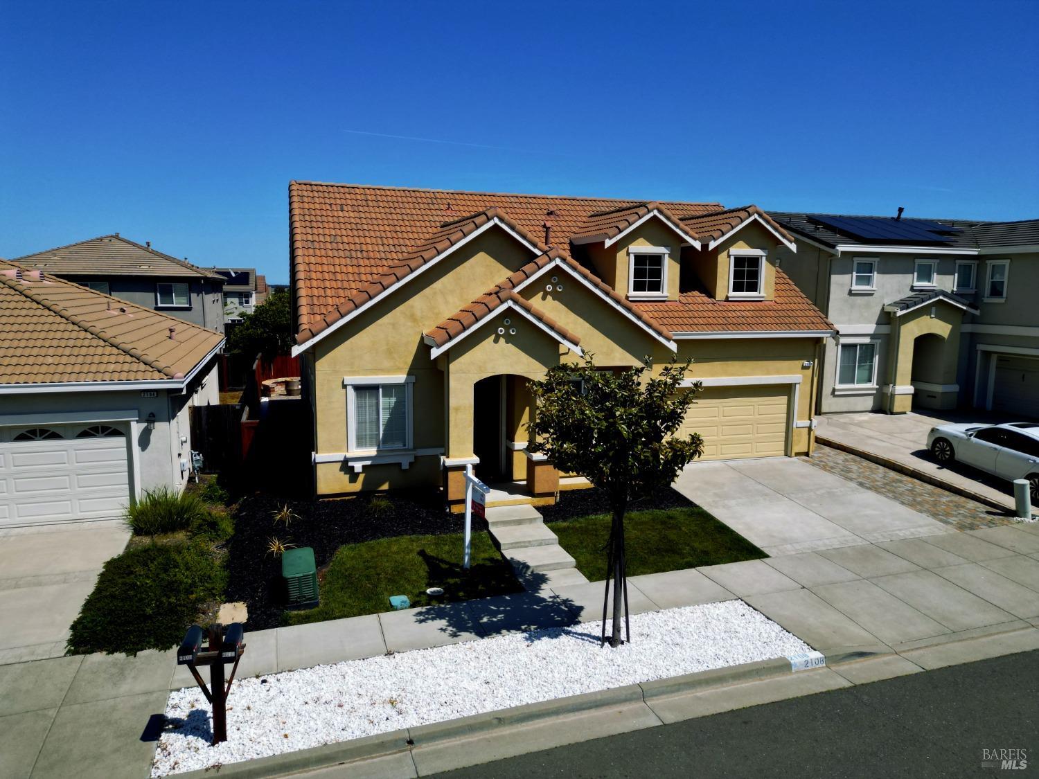 Detail Gallery Image 4 of 64 For 2108 Westphalian Dr, Fairfield,  CA 94534 - 5 Beds | 3 Baths