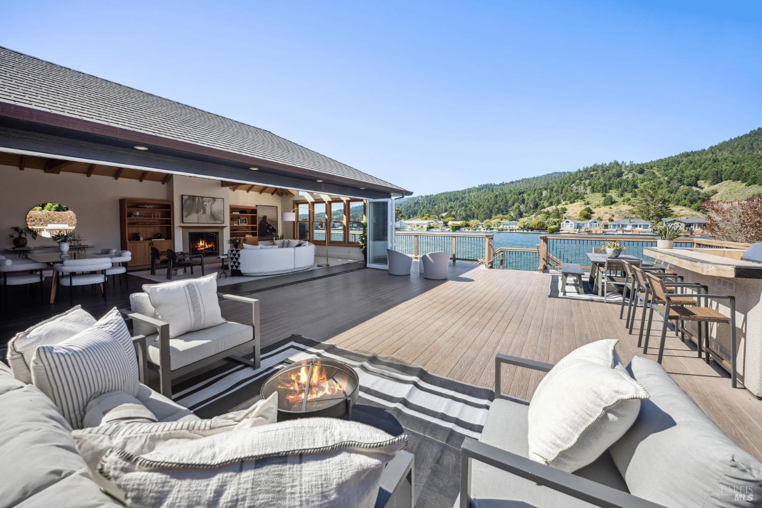 Detail Gallery Image 15 of 23 For 189 Seadrift Rd, Stinson Beach,  CA 94970 - 3 Beds | 3 Baths
