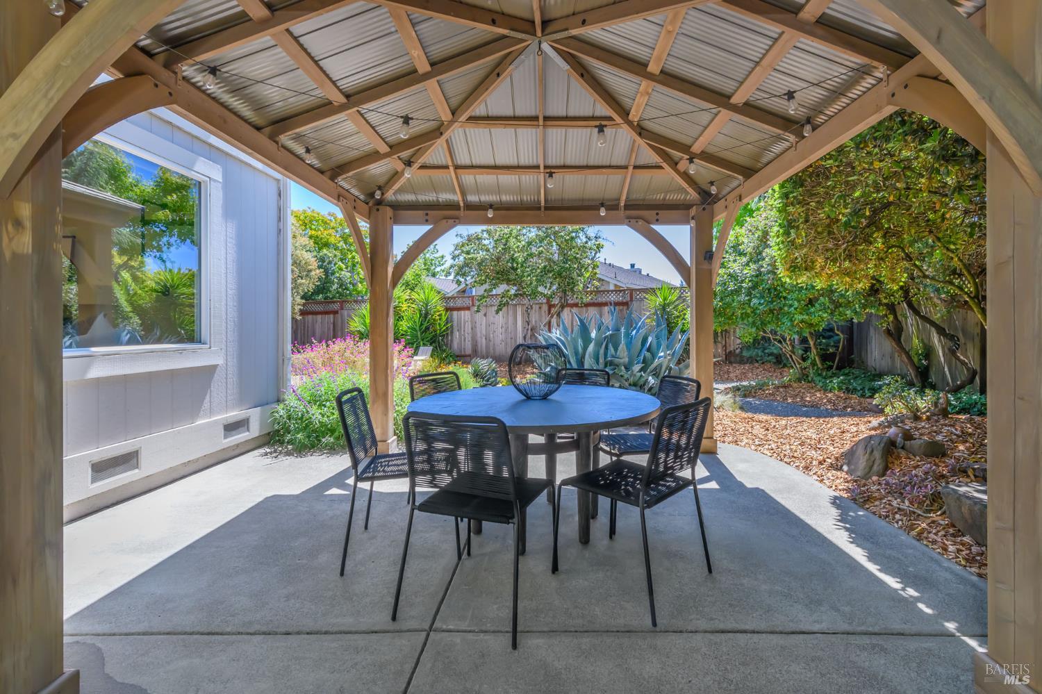 Detail Gallery Image 39 of 50 For 1721 Northstar Dr, Petaluma,  CA 94954 - 3 Beds | 2/1 Baths