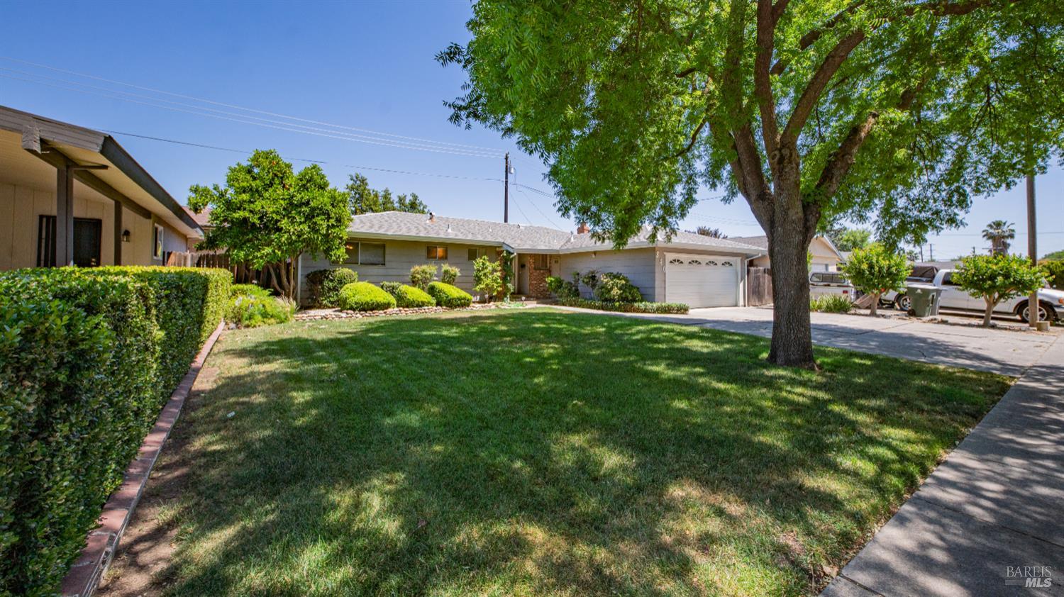 Detail Gallery Image 3 of 33 For 840 Newgate Way, Dixon,  CA 95620 - 3 Beds | 2 Baths